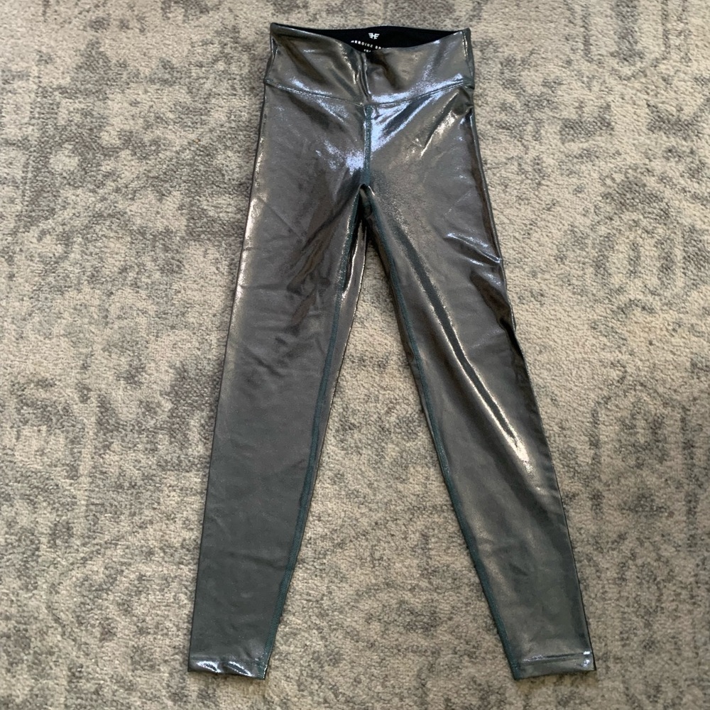 Heroine Sport Marvel legging size small in the color Mist